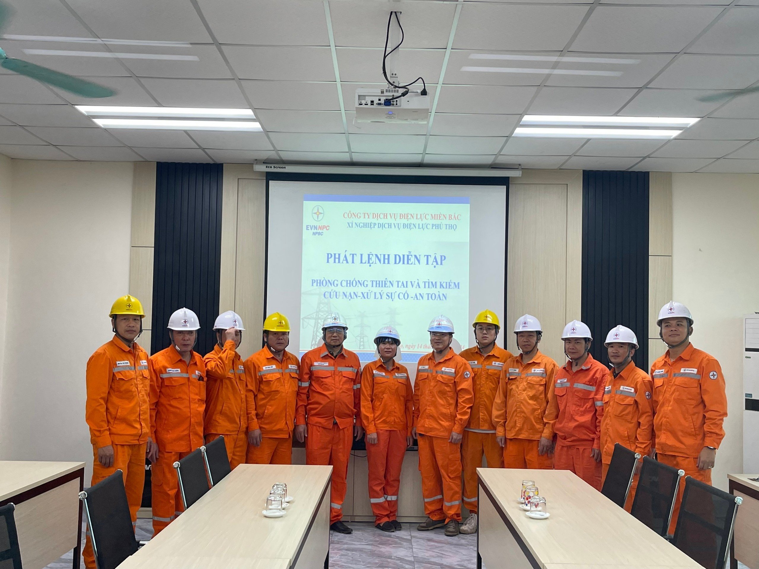  Xí nghiệp Dịch vụ Điện lực Phú Thọ diễn tập phòng phòng chống thiên và tìm kiếm cứu nạn xử lý sự cố nhanh – an toàn năm 2024.